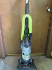 lot 1170 image: eureka vacuum used still works great