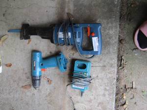 lot 1175 image: Makita drill no battery, Makita battery charger, Chicago saw