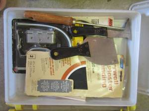 lot 1184 image: paint scrappers, drywall plaster, brackets and more