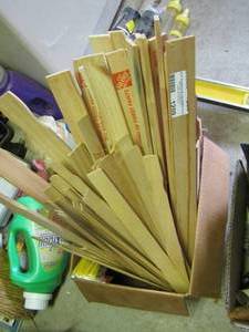 lot 1209 image: box of various size paint sticks