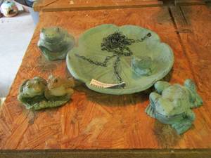 lot 1210 image: qty 3 green frogs, hanging lily pad bird feeder