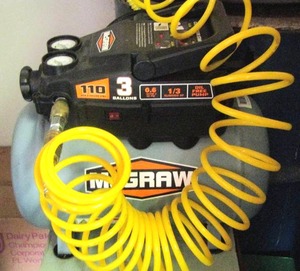 lot 1219 image: McGraw 3 gallon air compressor