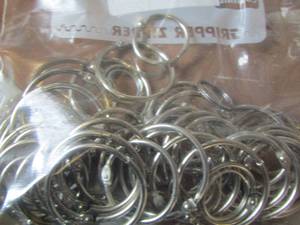 lot 1269 image: Ziploc bag of key rings