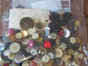lot 1271 image: various size and color buttons