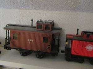 lot 1387 image: qty 3 train cabooses