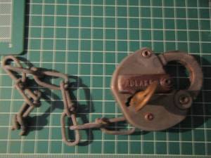 lot 1404 image: lock on chain with key