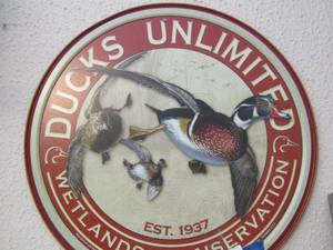 lot 1479 image: Ducks Unlimited  - ROUND WALL PLAQUE