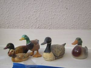 lot 1473 image: qty 5 mini duck figurines
