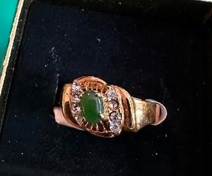 lot 1502 image: NEW 14K Gold Plated ring, 8 faux diamonds Genuine jade center stone size 5 5.5