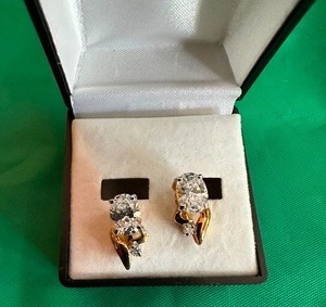 lot 1860 image: NEW oval shape CZ clip earrings