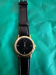 lot 1890 image: MENS QUART WATCH