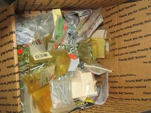 lot 1560 image: large lot of nails all sizes