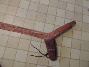 lot 1034 image: LEATHER HOLSTER  ON AMMO BELT