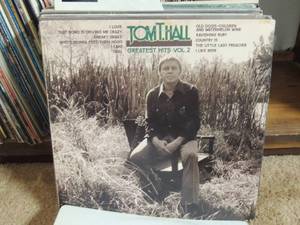 lot 1305 image: tom t hall & red sovine albums