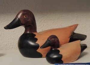 lot 1482 image: REDHEAD DUCK DECOYS -QTY 2