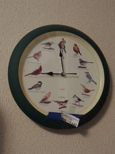 lot 1440 image: BIRD WALL CLOCK