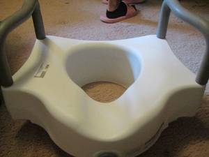 lot 1494 image: lyft toilet seat