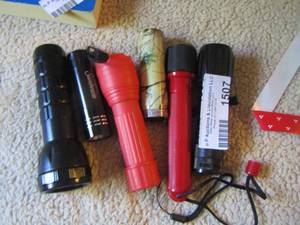 lot 1507 image: various small flashlight