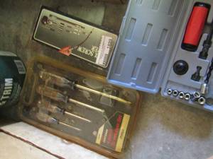 lot 1899 image: new pack of screw drivers, bendable screw driver set, and another screw driver set