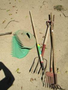 lot 1925 image: fork shovels, racks and more