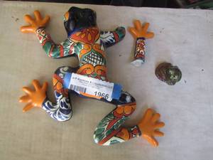 lot 1966 image: colorful frog dcor 1 leg is broken, mini frog dcor
