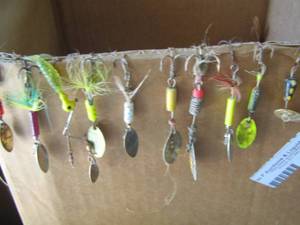 lot 1970 image: qty 10 small fishing lures, various bobbers