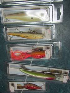 lot 1984 image: qty 7 new fishing lures, fishing lure worms