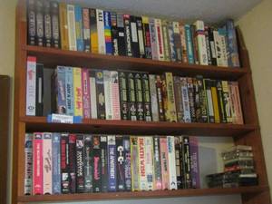 lot 1045 image: large lot of vhs tapes