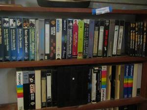 lot 1050 image: large lot of vhs tapes
