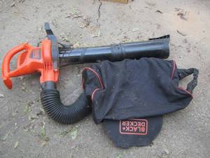 lot 1464 image: black and decker electric leaf blower