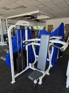 lot 45 image: Life Fitness Shoulder Press Machine