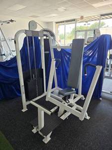 lot 48 image: Life Fitness Chest Press Machine