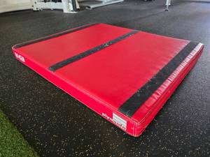 lot 100 image: UCS G2 PlyoSafe 3 Plyo Box