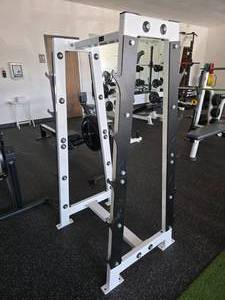 lot 114 image: Hammer Strength FW-BAR Heavy Duty Barbell Rack