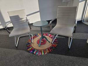 lot 136 image: Lot of 2 White & Stainless Chairs w Small Table & Rug