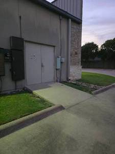 lot 101 image: DOUBLE DOORS IN THE FRONT AND REAR OF BUILDING  EASY REMOVAL ACCESS FOR ALL YOUR ITEMS
