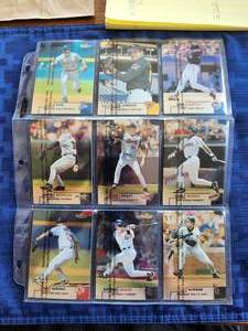 lot 60 image: Selection of 1999 Topps baseball cards