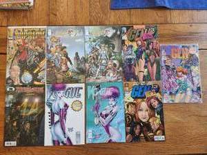 lot 18 image: Selection of 11 comics, some #1 issues