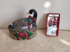 lot 22 image: Christmas lot - ceramic goose trinket box and Santa cheese knifes
