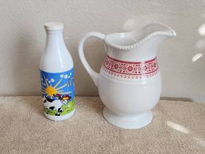 lot 31 image: Selection of House decor. Water Pitcher and vintage Carlton glass milk jug
