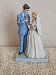 lot 44 image: Vintage Norman Rockwell - 1984 - With this ring - Special edition figurine