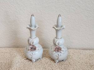 lot 47 image: Set of 2 vintage porcelain gold gilt perfume bottles with stoppers