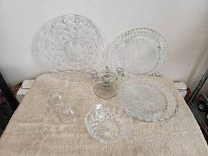 lot 59 image: Selection of crystal and cut glass pieces - cake plates, bowls, candle holder