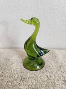 lot 74 image: Vintage Green Epic Duck - 1960s - Viking Art Glass