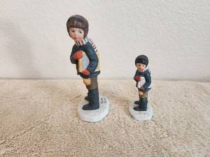 lot 86 image: Vintage Norman Rockwell figurines - Back to School - 1979-81 - 3.5 & 5.5