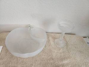 lot 90 image: Vintage frostedselenite glassware - apple shaped serving bowl and retired Partylite castle turret candle holder
