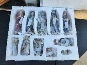 lot 170 image: Glitzhome - Nativity scene figurine set of 11 pieces