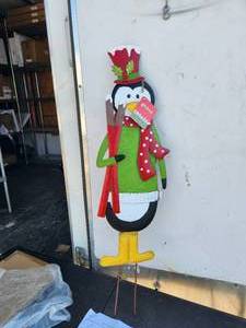 lot 179 image: Glitzhome - 36 metal Christmas Penguin yard stake
