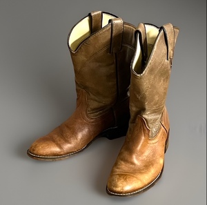 lot 22 image: Laredo Size 8-12 M Roper Style Cowboy Boots