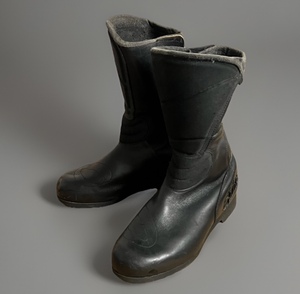 lot 23 image: Size 9-12 Alpinestars Cold Weather Boots